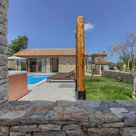 Mit Privatpool Fuer 4 Personen Ca 60 Qm In Sisan, Istrien Suedkueste Von Istrien