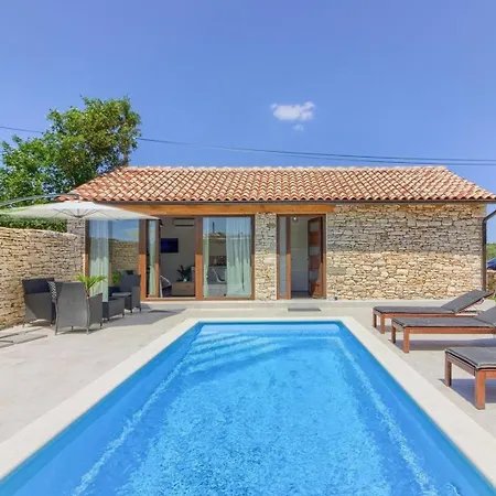 Mit Privatpool Fuer 4 Personen Ca 60 Qm In Sisan, Istrien Suedkueste Von Istrien Hébergement de vacances Šišan